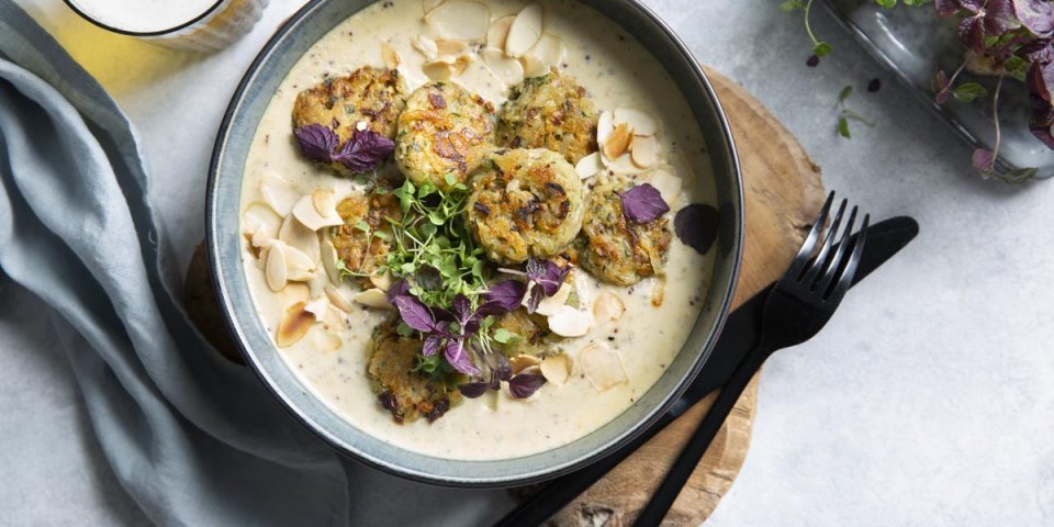 Boulettes de champignons et haricots sauce moutarde