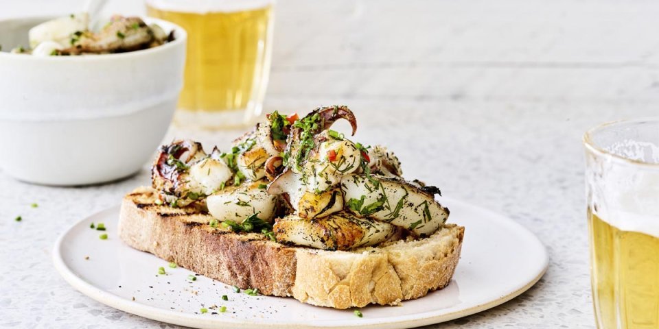 Bruschetta à la seiche marinée