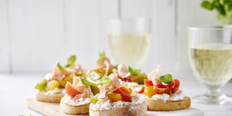 Bruschetta au chèvre et au jambon fumé Bruschetta au chèvre et au jambon fumé