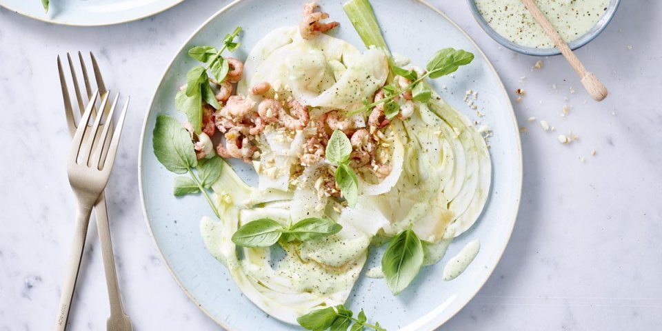 Carpaccio de fenouil au flétan fumé et à la sauce verte