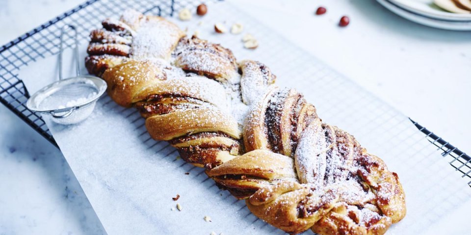 Pain torsadé au chocolat et aux noisettes