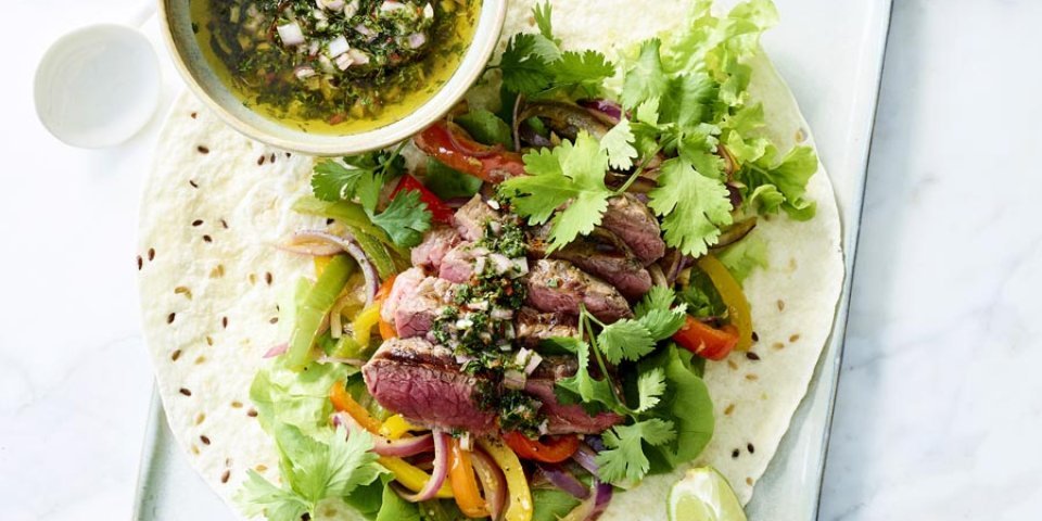 Fajitas au bœuf et à la sauce chimichurri Fajitas au bœuf et à la sauce chimichurri
