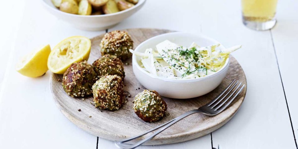 Falafels, salade de chicon et pommes de terre au four