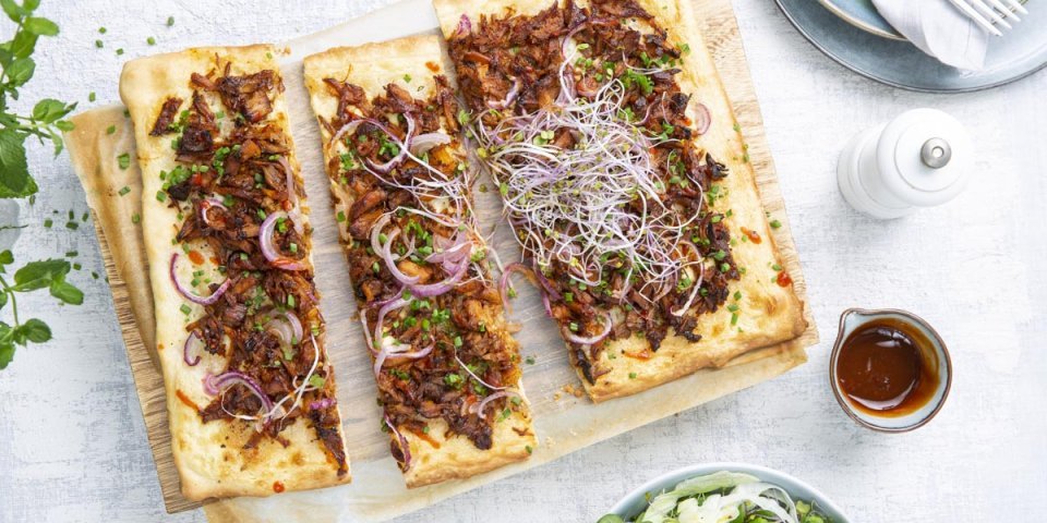 Tarte flambée à l’effiloché de porc Tarte flambée à l’effiloché de porc
