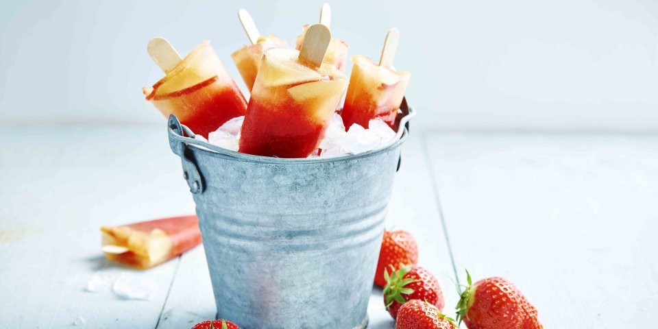 Glace à l'eau aux fraises et à la pomme