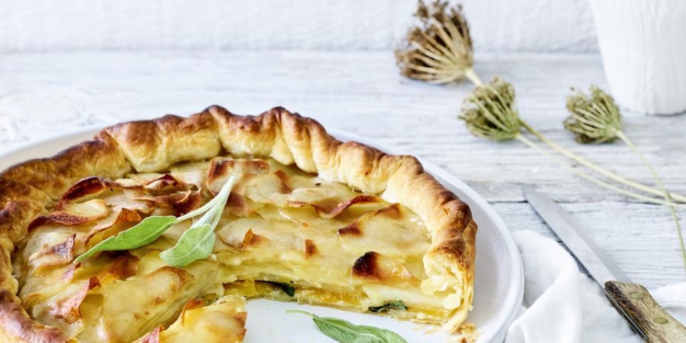 Galette de pommes de terre, oignon, potiron et sauge Galette de pommes de terre, oignon, potiron et sauge