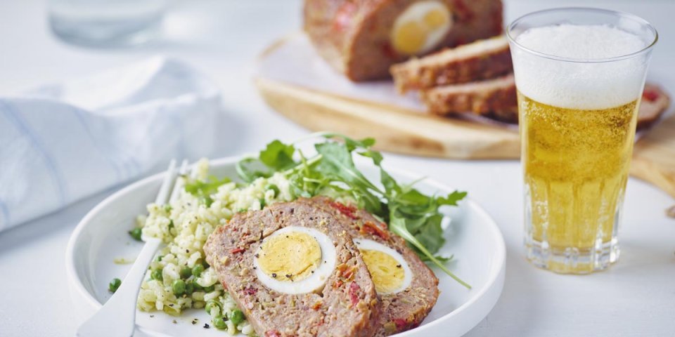 Pain de viande aux œufs et risotto