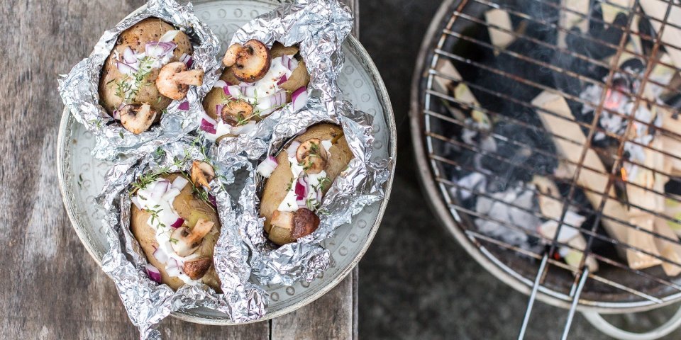 Pommes de terre farcies aux champignons, crème et fromage aromatisés