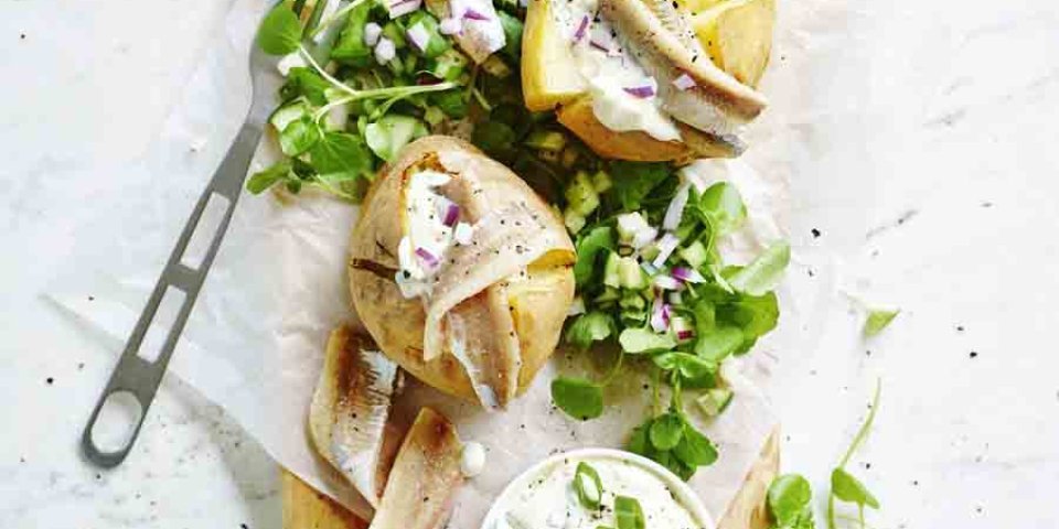 Pommes de terre fourrées et sprat Pommes de terre fourrées et sprat