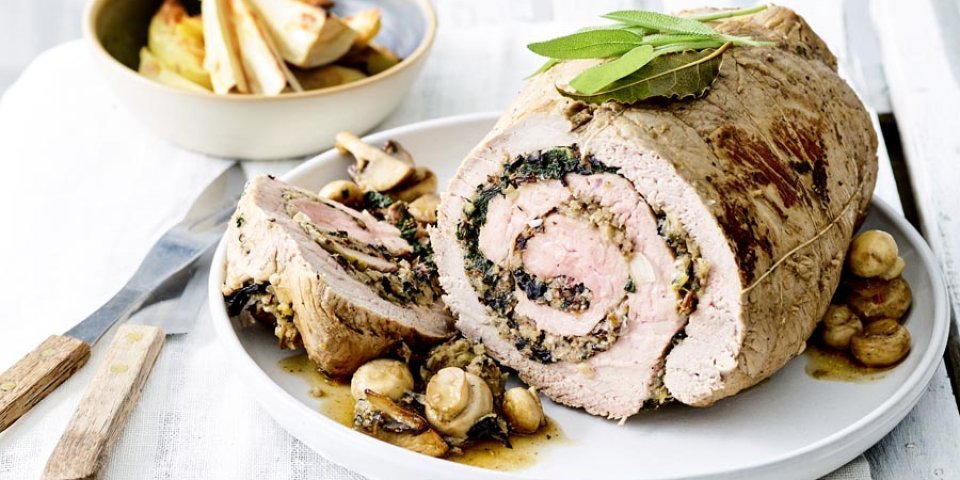 Rôti de veau farci aux bettes, poireaux et champignons Rôti de veau farci aux bettes, poireaux et champignons