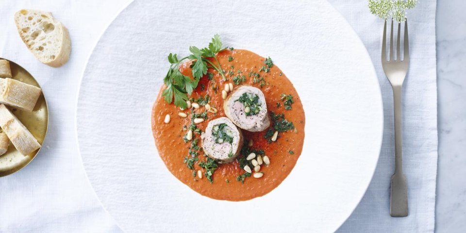 Rouleaux de veau farcis et sauce aux poivrons Rouleaux de veau farcis et sauce aux poivrons