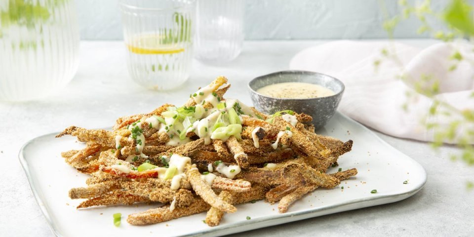 Frites de légumes, sauce au fromage et à la bière Frites de légumes, sauce au fromage et à la bière
