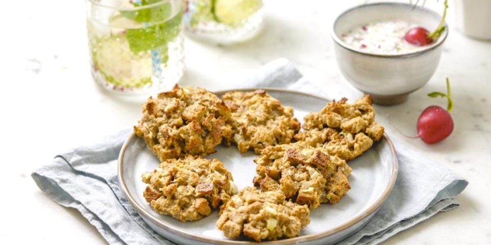 Biscuits de seigle et sauce au yaourt