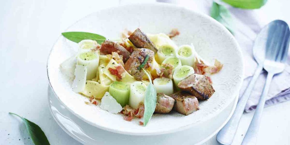 Foie de veau au poireau, à la sauge et aux pâtes fraîches