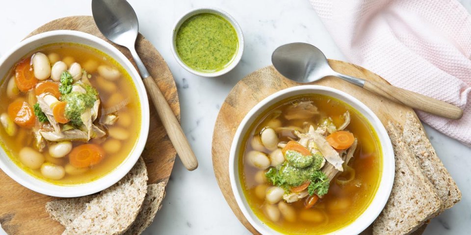 Bouillon de poule au pesto de persil