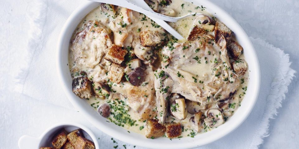 Konijn met mosterd en champignons Konijn met mosterd en champignons