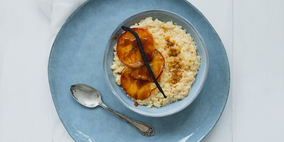 Riz au lait et pommes caramélisées