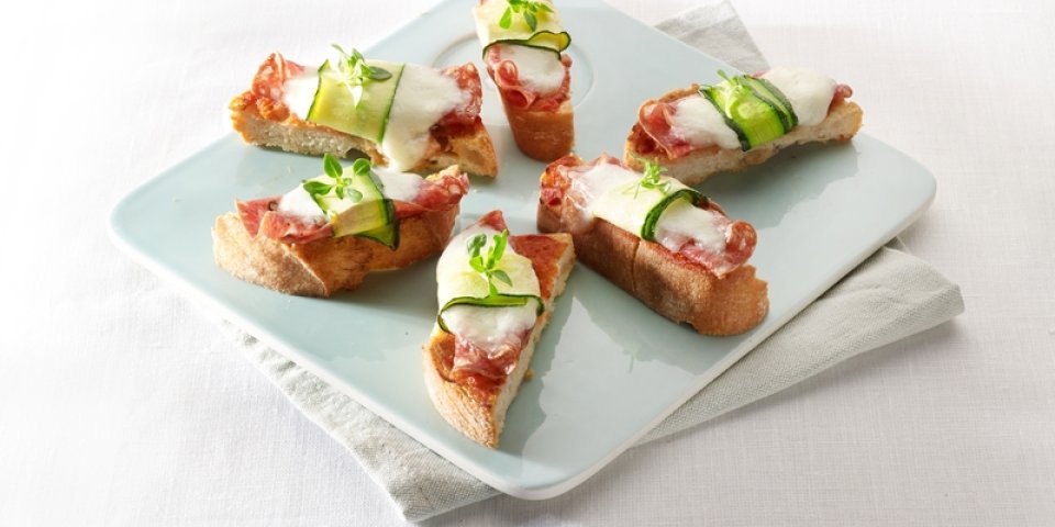Mini pizza-baguettes à la courgette et salami