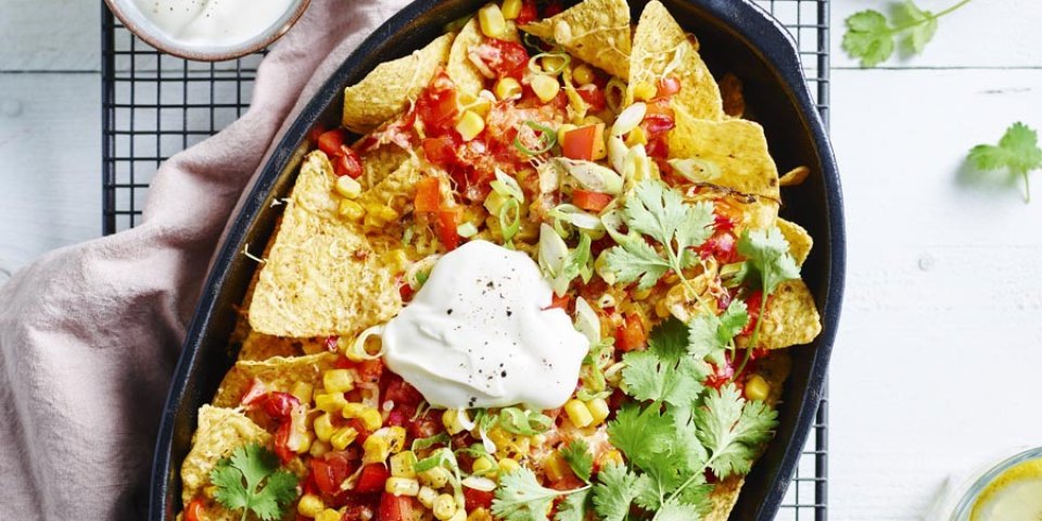 Nachos au fromage et à la salsa de tomates Nachos au fromage et à la salsa de tomates