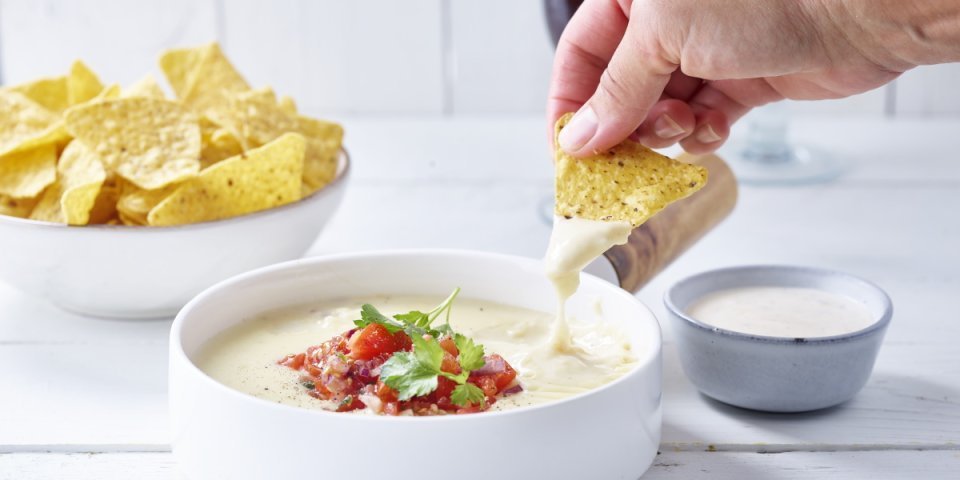 Nachos et dip au fromage