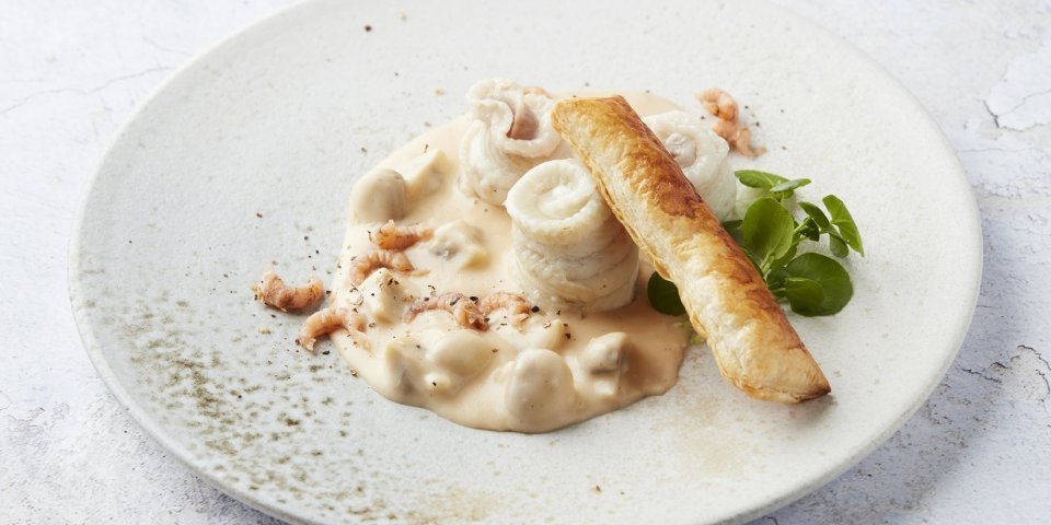 Noordzeetong filets met garnaaltjes saus en bladerdeegkrokantje Noordzeetong filets met garnaaltjes saus en bladerdeegkrokantje