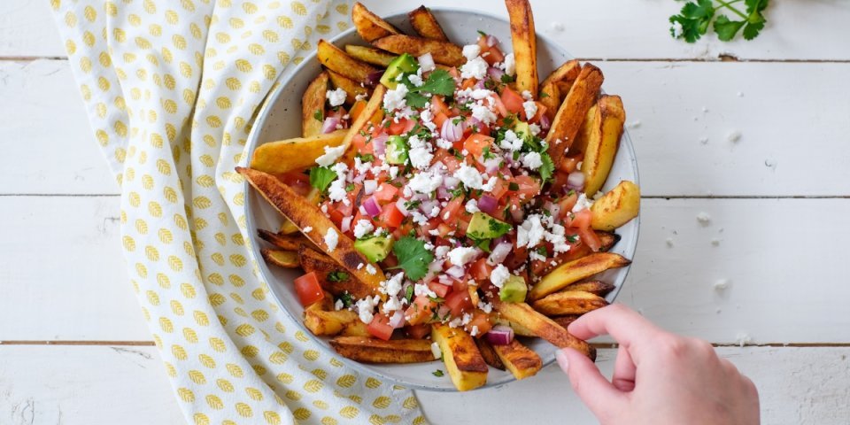 Frites au four, salsa de tomates et feta