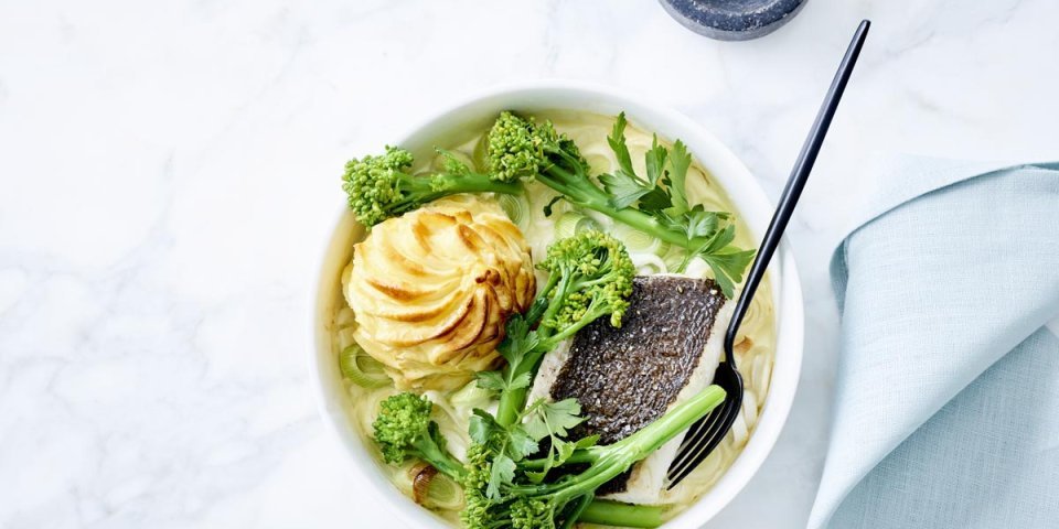 Pommes duchesses, broccolini et barbue au four