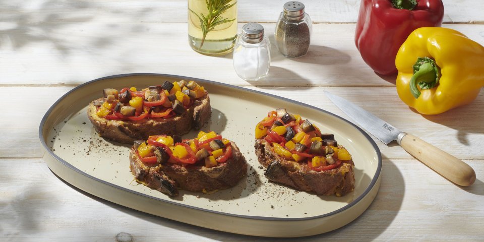 Pain perdu aux épices, aubergines et poivrons à la plancha