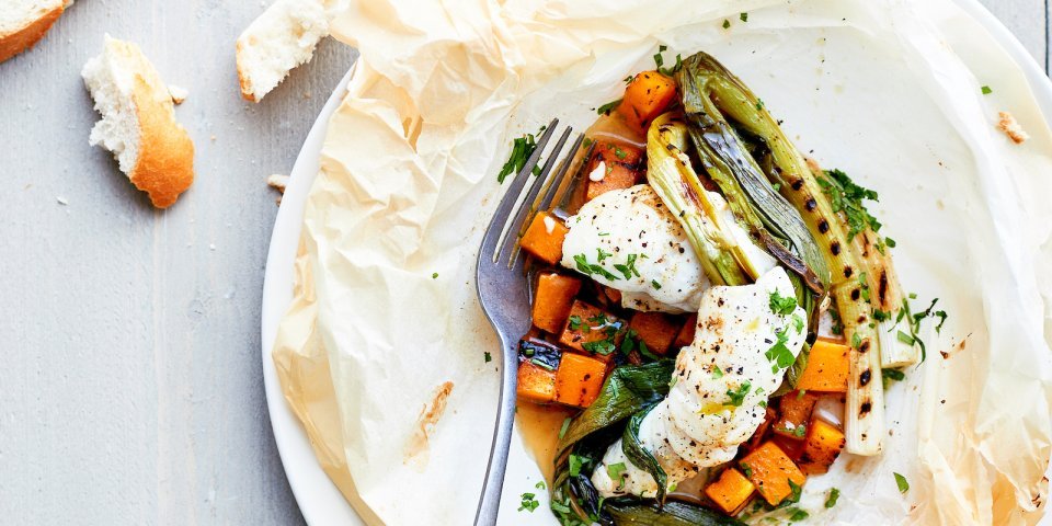 Papillote de plie, jeunes oignons grillés et potiron Papillote de plie, jeunes oignons grillés et potiron