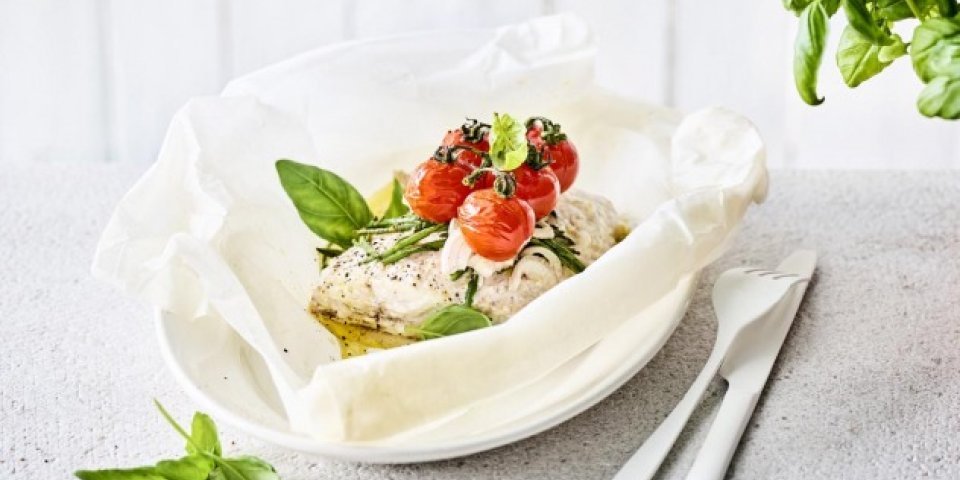 Papillote de grondin perlon et tomates cerises