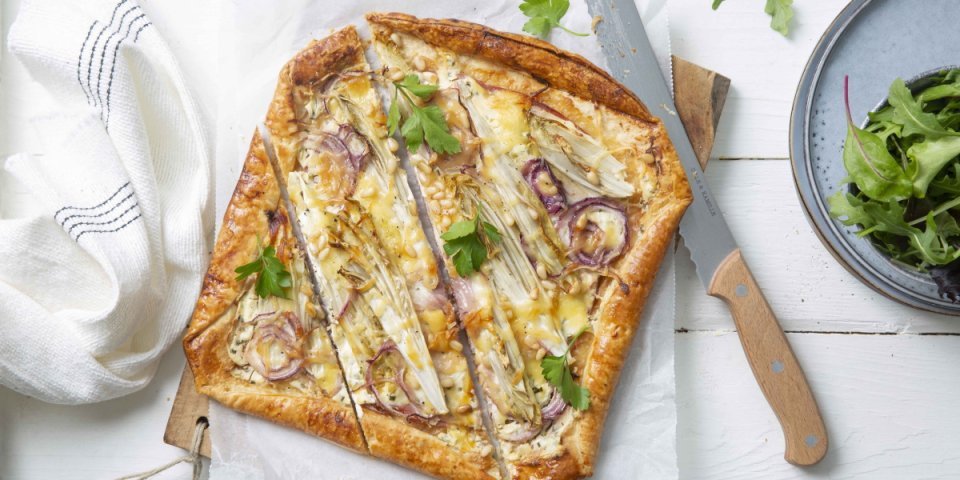 Tarte fine aux chicons, jambon et fromage frais