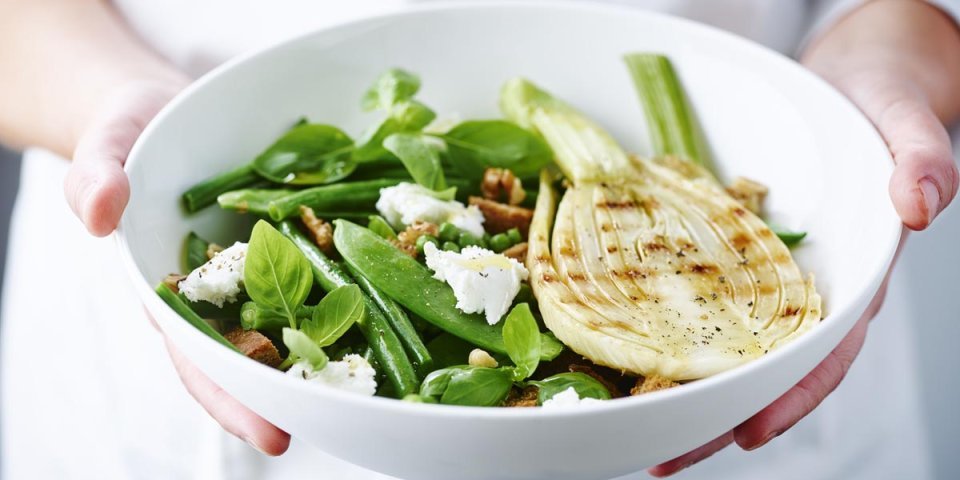 Salade de fenouil grillé, haricots, mange-tout et chèvre Salade de fenouil grillé, haricots, mange-tout et chèvre