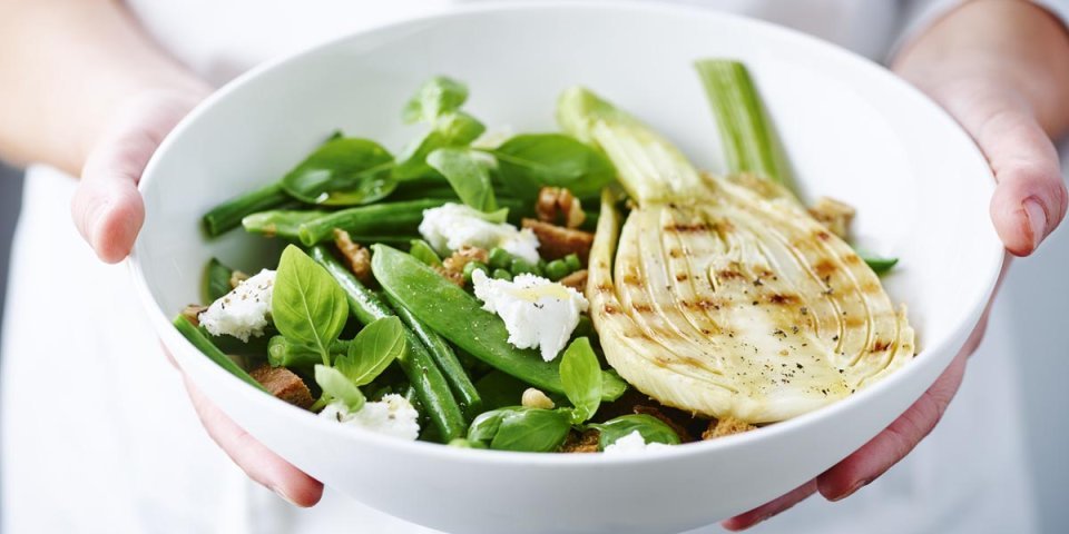 Salade de fenouil grillé, haricots, mange-tout et chèvre