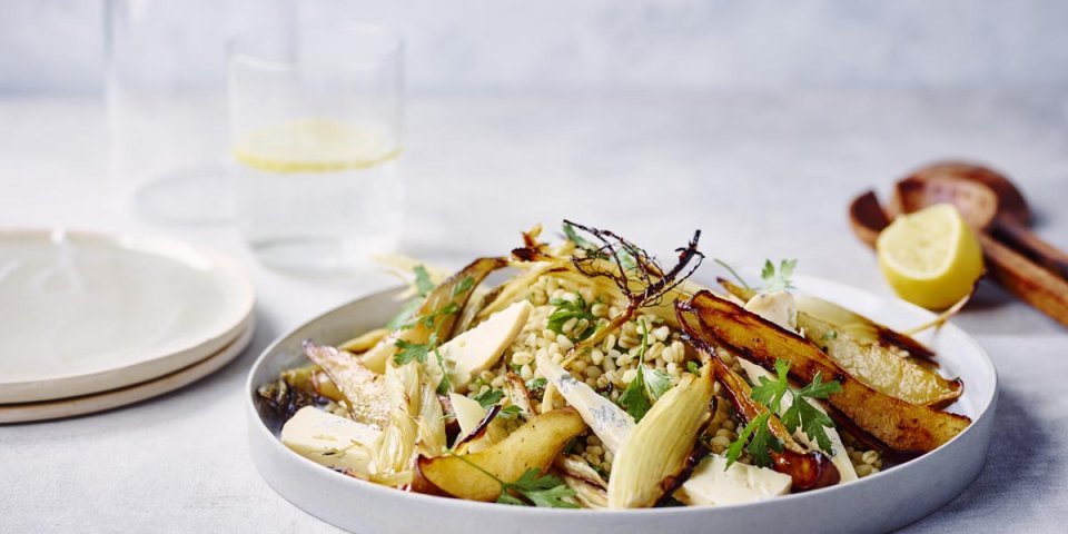 Salade de poire au fenouil, bleu et grains de blé