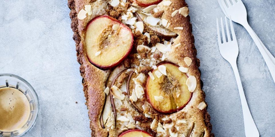 Tarte au spéculoos, aux prunes et aux poires Tarte au spéculoos, aux prunes et aux poires
