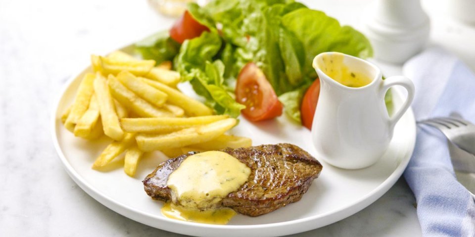 Steak béarnaise et frites Steak béarnaise et frites