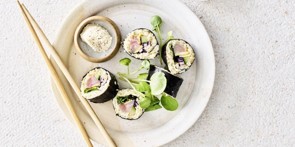 Sushis au riz de chou-fleur et au grondin perlon