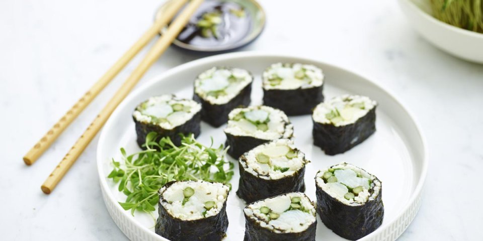 Sushis au riz de chou-fleur et à la daurade