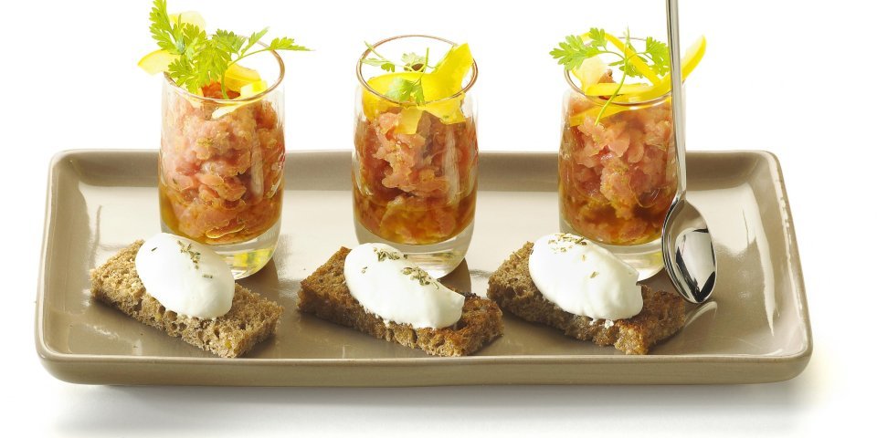 Tartare de bœuf Blanc bleu belge au poivre noir et crème de soja Tartare de bœuf Blanc bleu belge au poivre noir et crème de soja