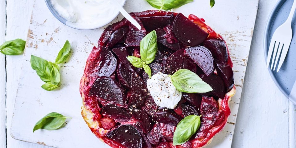 Tarte tatin de betterave rouge à la rhubarbe Tarte tatin de betterave rouge à la rhubarbe