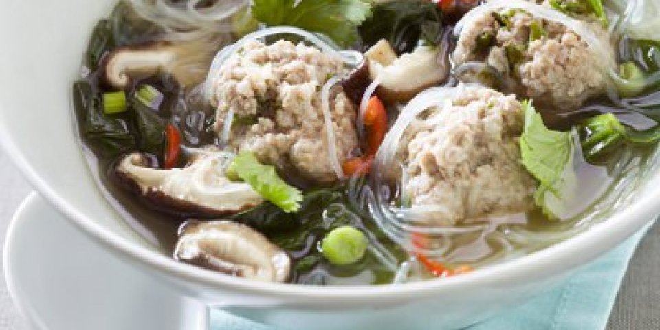 Soupe thaï aux boulettes de viande