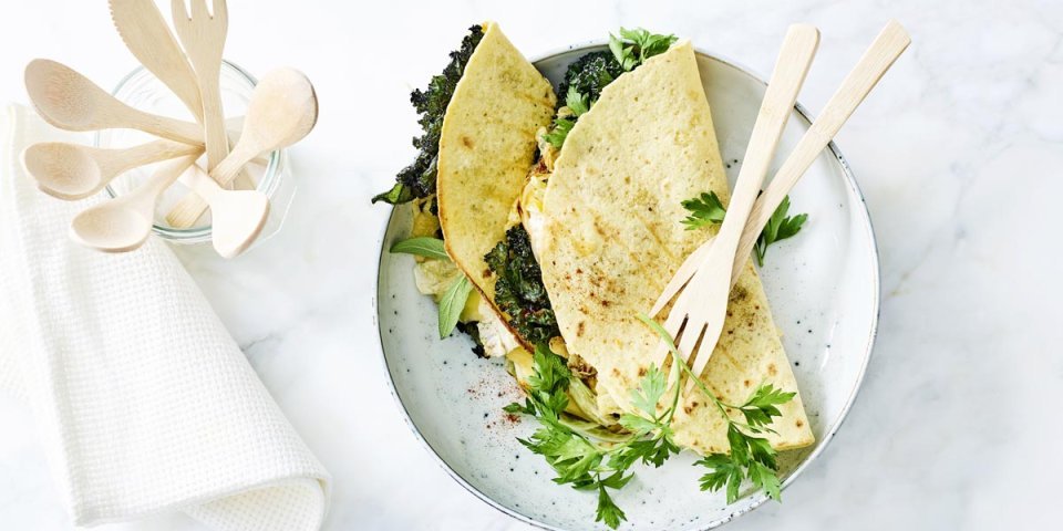 Tortilla à l’étuvée de chou de Savoie, chou frisé grillé et Brugge Fleuron