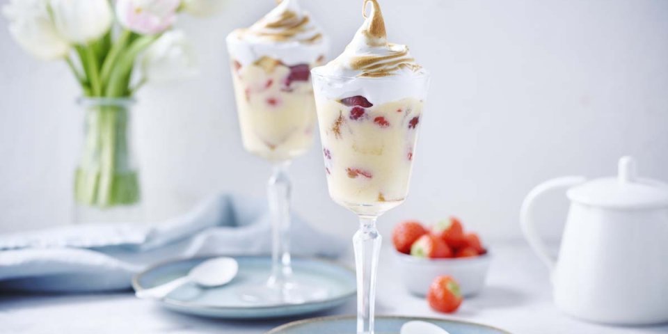 Trifle à la crème anglaise et meringue