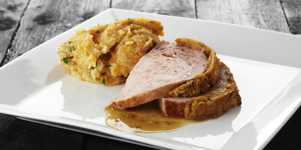 Rôti de porc en croûte d’orange et stoemp aux carottes Rôti de porc en croûte d’orange et stoemp aux carottes