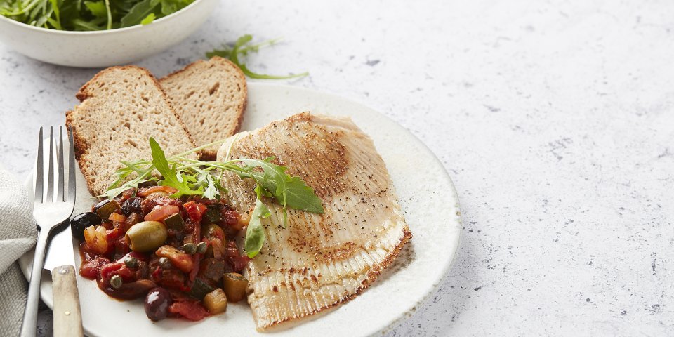 Roggevleugel met caponata 