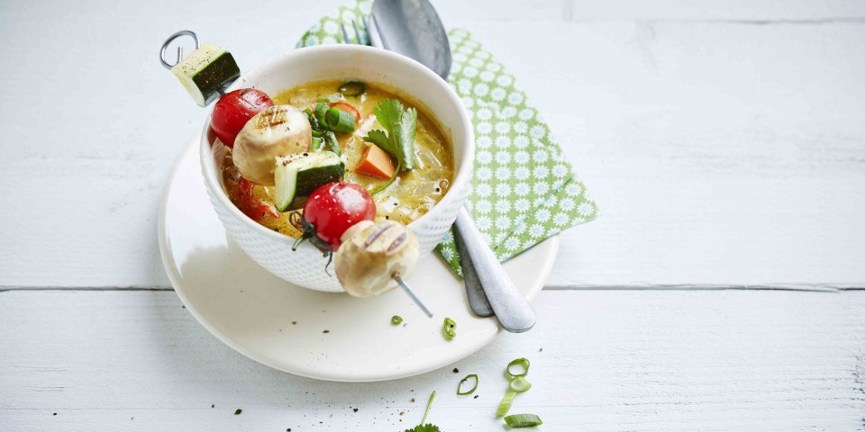 Curry de chicon et brochettes de légumes