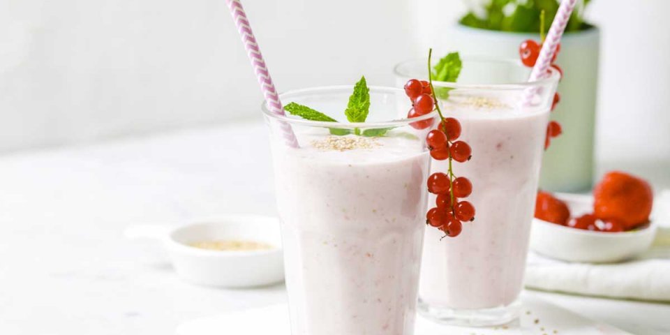 Smoothie au yaourt, fraises et avoine