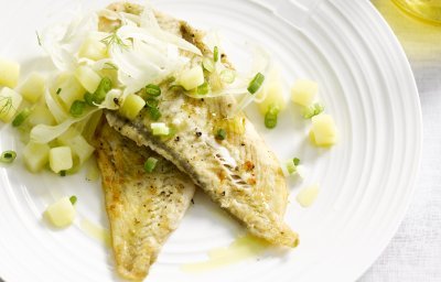 Salade de pommes de terre et fenouil, plie et vieux genièvre