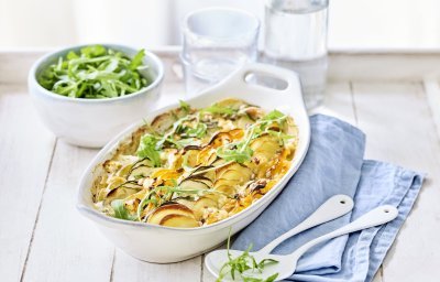 Een zomerse ovenschotel? Jawel, dit is er eentje met schijfjes aardappel, courgette en paprika. Dit in combinatie met de Belgische kazen als Flandrien jong en geitenkaas van de geitenboer, top gerechtje!