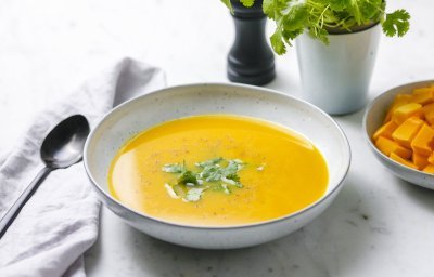 Soupe au potiron à la pomme et au curry